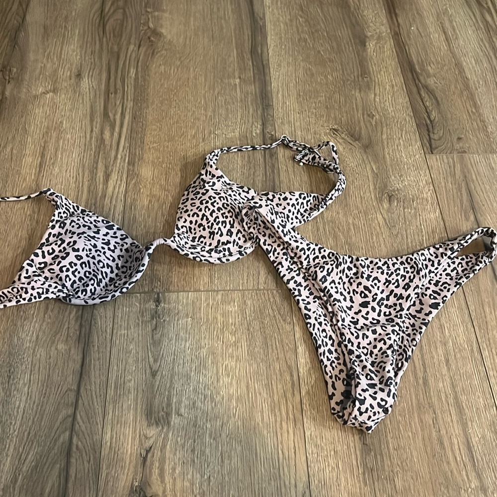 Leopard Swim